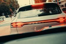 NIO Shares Tumble Nearly 6% as November Deliveries Signal Monthly Decline